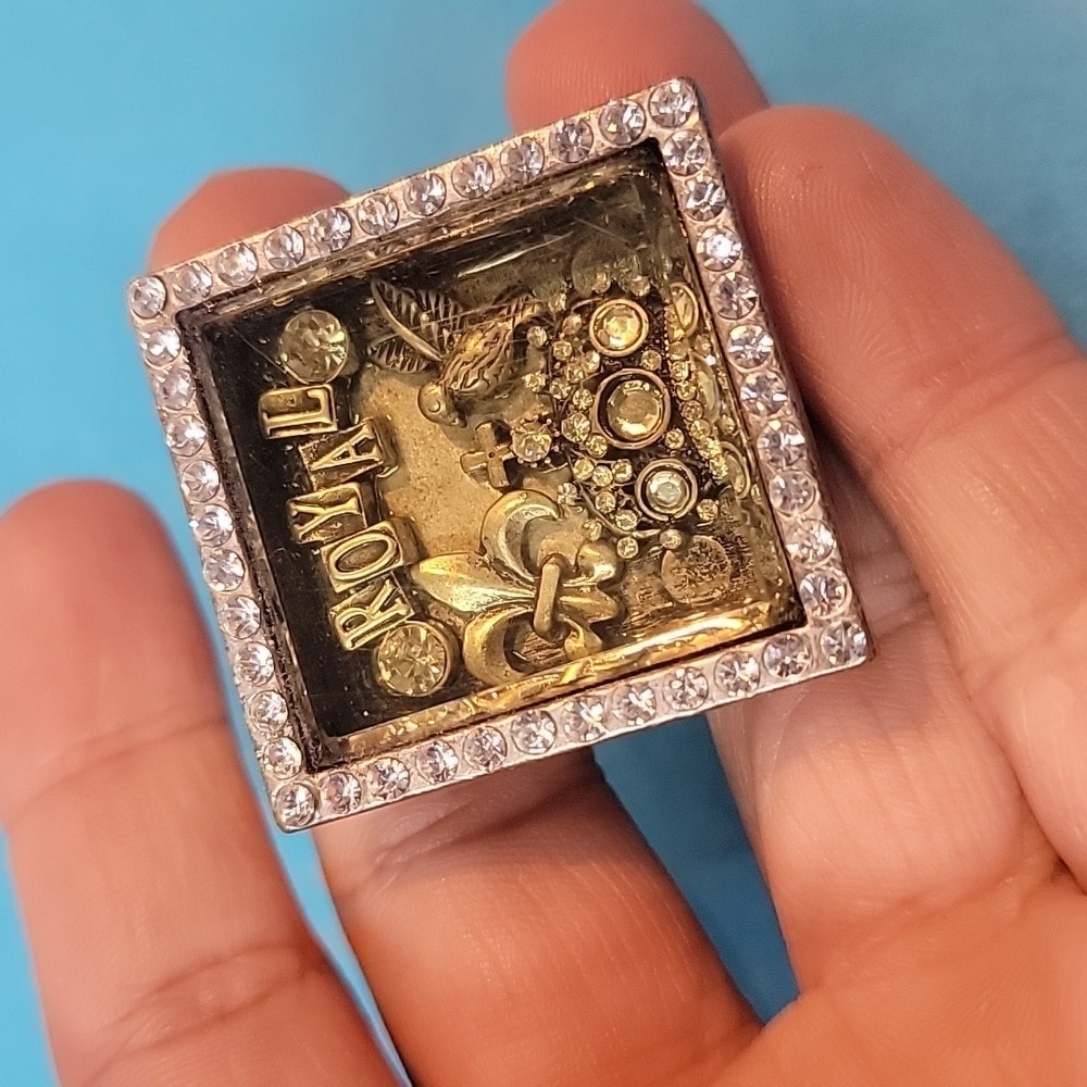 Royal Rhinestone Embellished Statement Ring - Picture 4 of 6